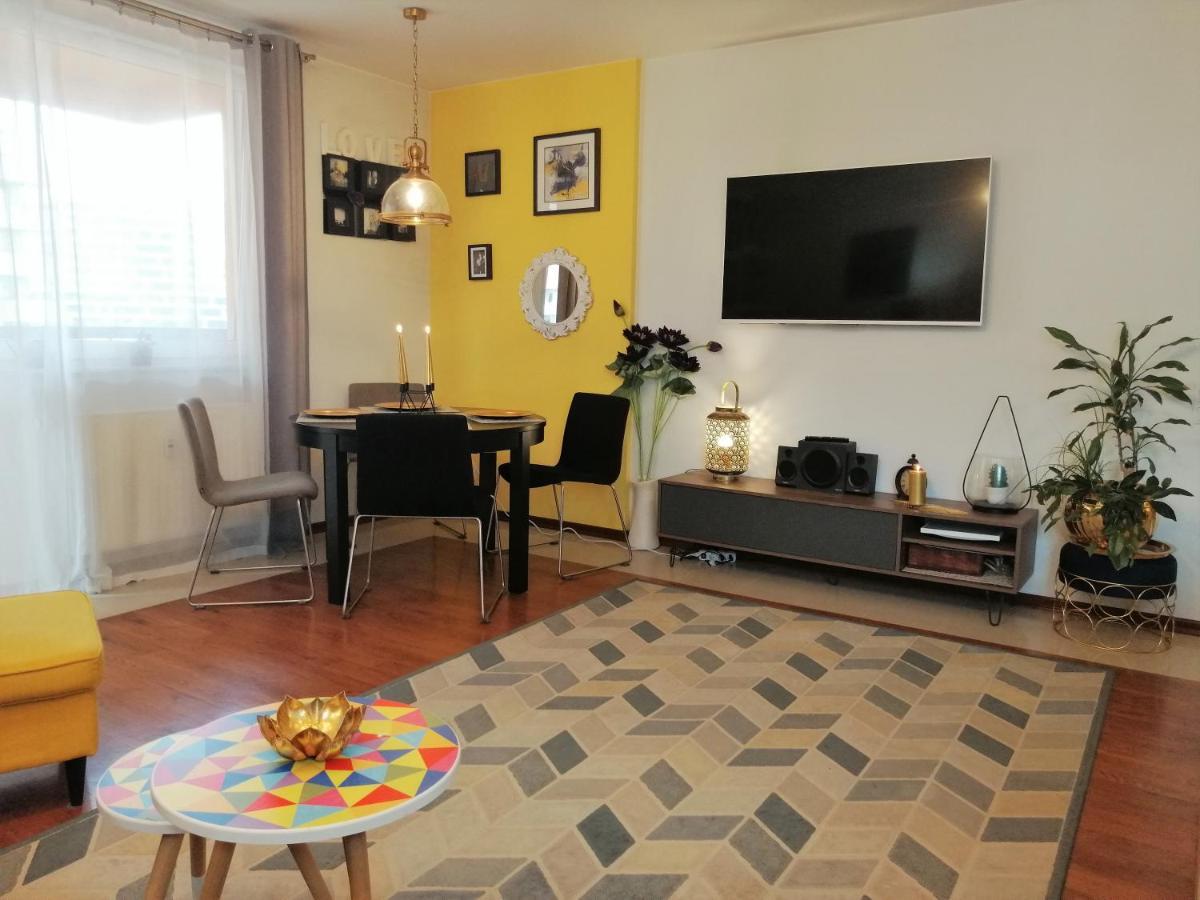 Orange Water Apartment